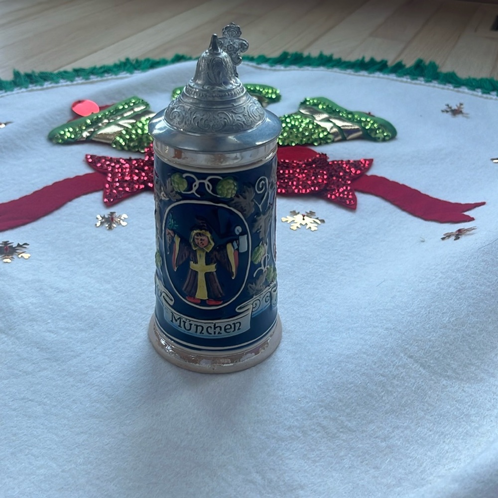 Vintage MARZI AND REMY Monk German Beer Stein No 5137 Munchen 1/4L hand painted.